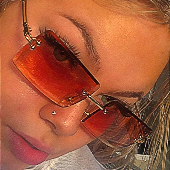 Retro 90's Sunglasses - Picture 5 of 15